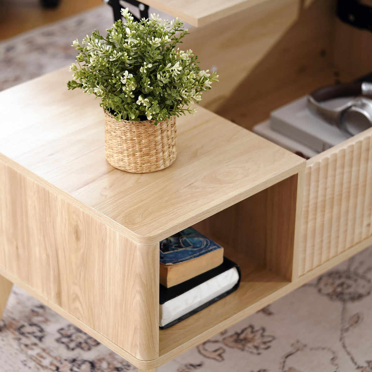 Fluted Lift Top Coffee Table with Storage D506958